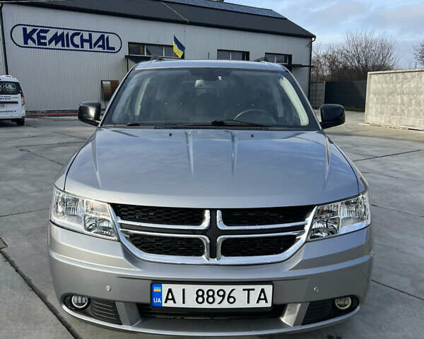 Серый Додж Джорни, объемом двигателя 3.6 л и пробегом 125 тыс. км за 13500 $, фото 2 на Automoto.ua