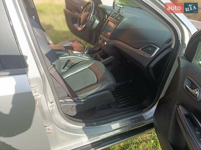Серый Додж Джорни, объемом двигателя 3.6 л и пробегом 163 тыс. км за 13888 $, фото 16 на Automoto.ua