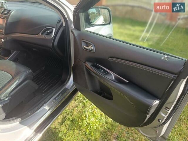 Серый Додж Джорни, объемом двигателя 3.6 л и пробегом 163 тыс. км за 13888 $, фото 17 на Automoto.ua