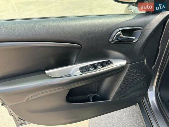 Серый Додж Джорни, объемом двигателя 2.36 л и пробегом 175 тыс. км за 12350 $, фото 8 на Automoto.ua