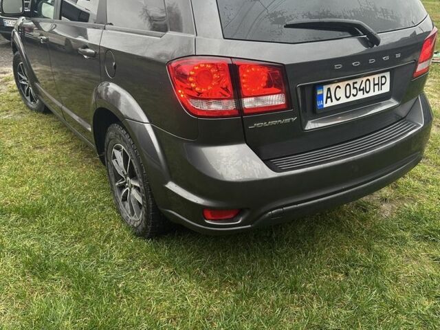 Серый Додж Джорни, объемом двигателя 2.4 л и пробегом 270 тыс. км за 13800 $, фото 2 на Automoto.ua