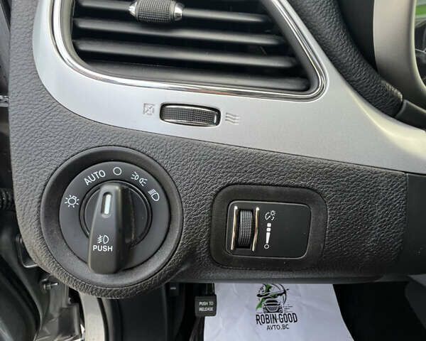 Серый Додж Джорни, объемом двигателя 3.6 л и пробегом 125 тыс. км за 13500 $, фото 27 на Automoto.ua