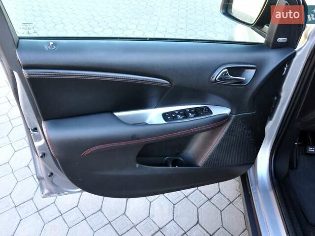 Серый Додж Джорни, объемом двигателя 3.6 л и пробегом 184 тыс. км за 12500 $, фото 17 на Automoto.ua