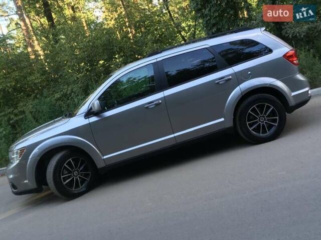 Серый Додж Джорни, объемом двигателя 2.36 л и пробегом 154 тыс. км за 13800 $, фото 2 на Automoto.ua