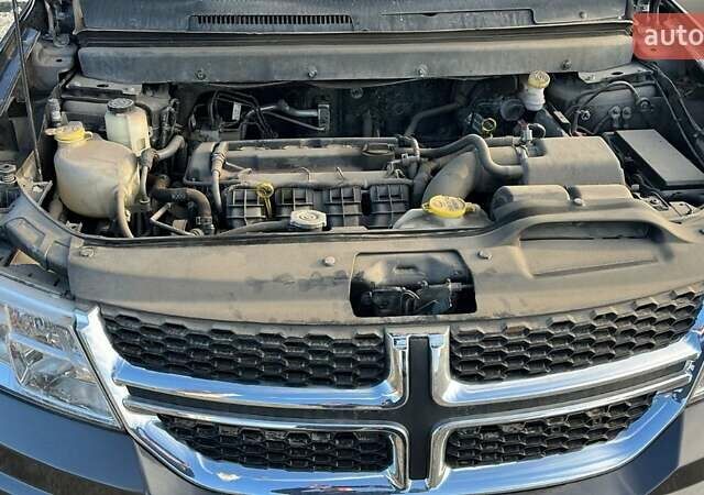 Серый Додж Джорни, объемом двигателя 2.36 л и пробегом 205 тыс. км за 11200 $, фото 10 на Automoto.ua