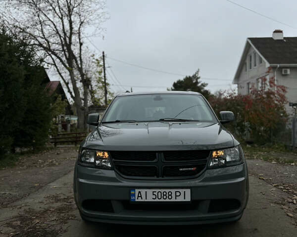 Серый Додж Джорни, объемом двигателя 2.36 л и пробегом 84 тыс. км за 12800 $, фото 4 на Automoto.ua