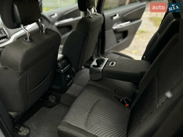 Серый Додж Джорни, объемом двигателя 2.36 л и пробегом 84 тыс. км за 12800 $, фото 20 на Automoto.ua