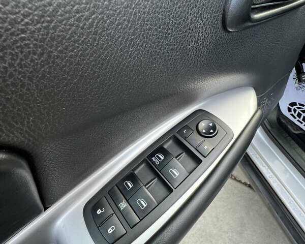 Серый Додж Джорни, объемом двигателя 3.6 л и пробегом 125 тыс. км за 13500 $, фото 28 на Automoto.ua