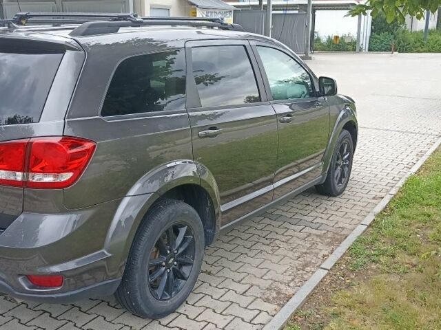 Серый Додж Джорни, объемом двигателя 2.4 л и пробегом 147 тыс. км за 13500 $, фото 2 на Automoto.ua