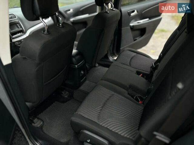 Серый Додж Джорни, объемом двигателя 2.36 л и пробегом 84 тыс. км за 12800 $, фото 21 на Automoto.ua