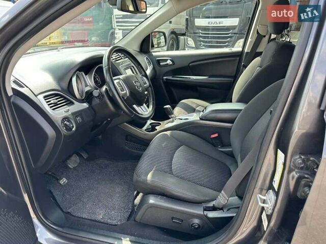 Серый Додж Джорни, объемом двигателя 2.36 л и пробегом 175 тыс. км за 12350 $, фото 6 на Automoto.ua