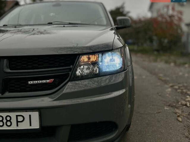 Серый Додж Джорни, объемом двигателя 2.36 л и пробегом 84 тыс. км за 12800 $, фото 2 на Automoto.ua