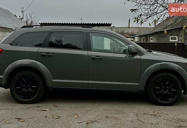 Серый Додж Джорни, объемом двигателя 2.36 л и пробегом 84 тыс. км за 12800 $, фото 5 на Automoto.ua