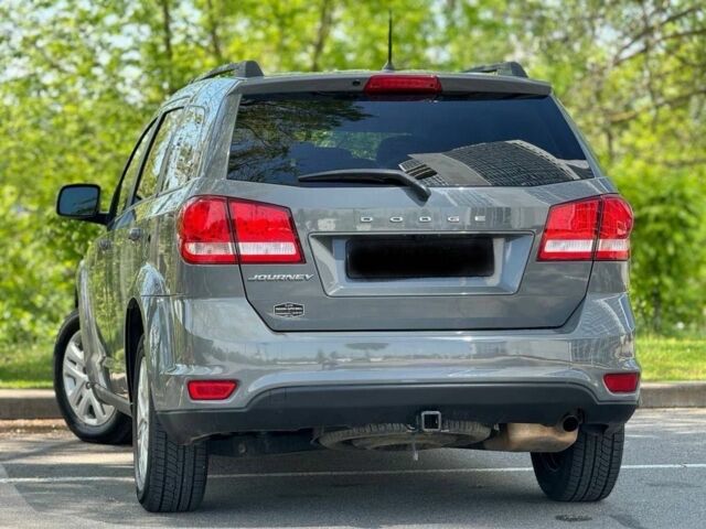 Серый Додж Джорни, объемом двигателя 2.4 л и пробегом 142 тыс. км за 12500 $, фото 2 на Automoto.ua