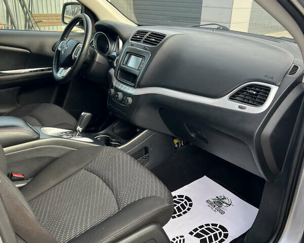 Серый Додж Джорни, объемом двигателя 3.6 л и пробегом 125 тыс. км за 13500 $, фото 19 на Automoto.ua