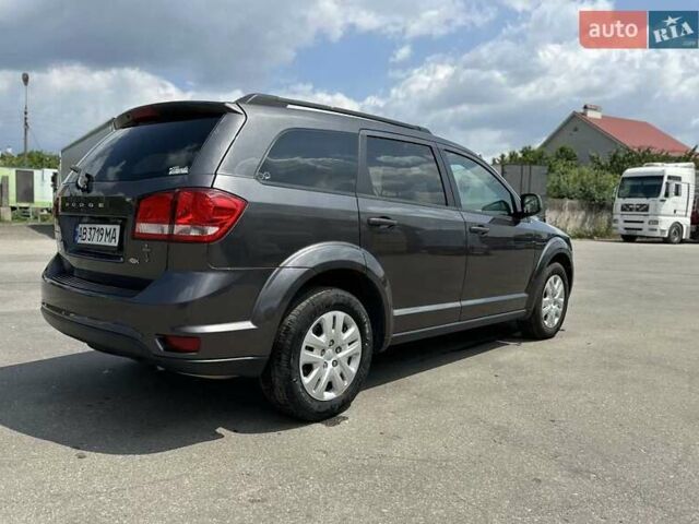 Серый Додж Джорни, объемом двигателя 2.36 л и пробегом 175 тыс. км за 12350 $, фото 3 на Automoto.ua