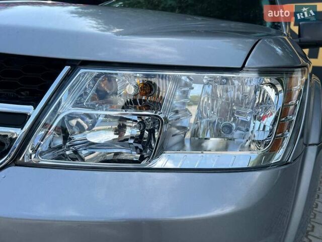 Серый Додж Джорни, объемом двигателя 2.36 л и пробегом 99 тыс. км за 13800 $, фото 2 на Automoto.ua