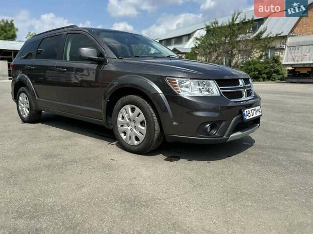 Серый Додж Джорни, объемом двигателя 2.36 л и пробегом 175 тыс. км за 12350 $, фото 2 на Automoto.ua