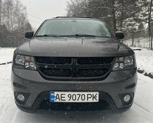 Сірий Додж Джорні, об'ємом двигуна 2.36 л та пробігом 122 тис. км за 12400 $, фото 5 на Automoto.ua