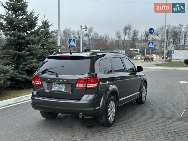 Серый Додж Джорни, объемом двигателя 2.4 л и пробегом 205 тыс. км за 10500 $, фото 4 на Automoto.ua