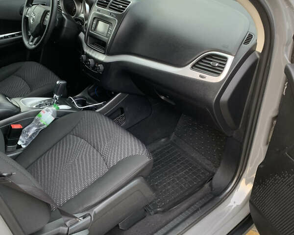 Сірий Додж Джорні, об'ємом двигуна 2.36 л та пробігом 120 тис. км за 15000 $, фото 9 на Automoto.ua