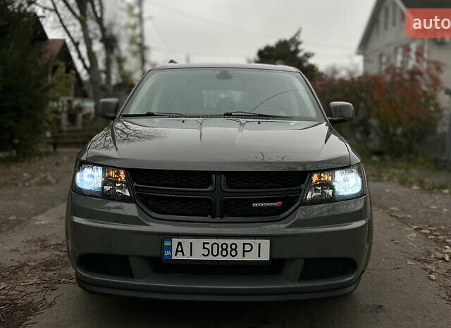 Серый Додж Джорни, объемом двигателя 2.36 л и пробегом 84 тыс. км за 12800 $, фото 1 на Automoto.ua