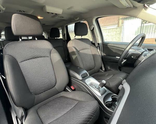 Серый Додж Джорни, объемом двигателя 3.6 л и пробегом 125 тыс. км за 13500 $, фото 25 на Automoto.ua