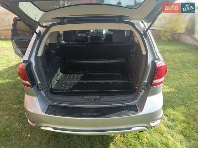 Серый Додж Джорни, объемом двигателя 3.6 л и пробегом 163 тыс. км за 13888 $, фото 13 на Automoto.ua