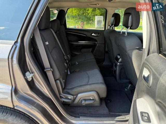 Сірий Додж Джорні, об'ємом двигуна 2.36 л та пробігом 67 тис. км за 11490 $, фото 31 на Automoto.ua