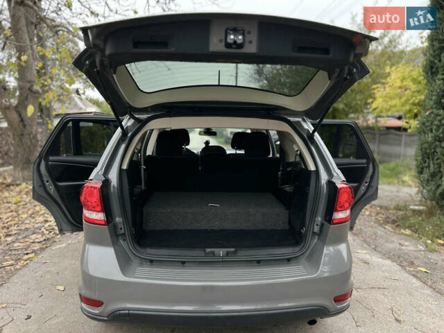 Серый Додж Джорни, объемом двигателя 2.36 л и пробегом 84 тыс. км за 12800 $, фото 23 на Automoto.ua