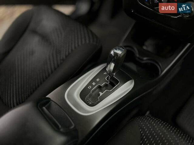 Серый Додж Джорни, объемом двигателя 2.36 л и пробегом 84 тыс. км за 12800 $, фото 19 на Automoto.ua