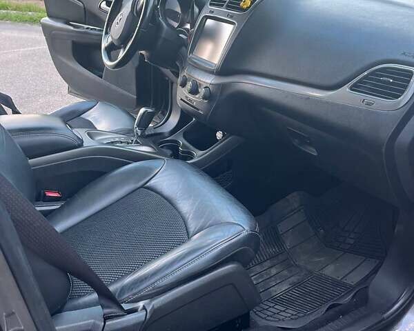 Серый Додж Джорни, объемом двигателя 2.36 л и пробегом 166 тыс. км за 12600 $, фото 24 на Automoto.ua