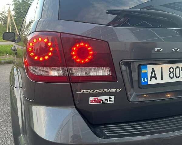 Серый Додж Джорни, объемом двигателя 2.36 л и пробегом 166 тыс. км за 12600 $, фото 7 на Automoto.ua