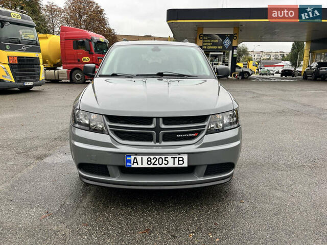 Серый Додж Джорни, объемом двигателя 2.36 л и пробегом 105 тыс. км за 13600 $, фото 3 на Automoto.ua