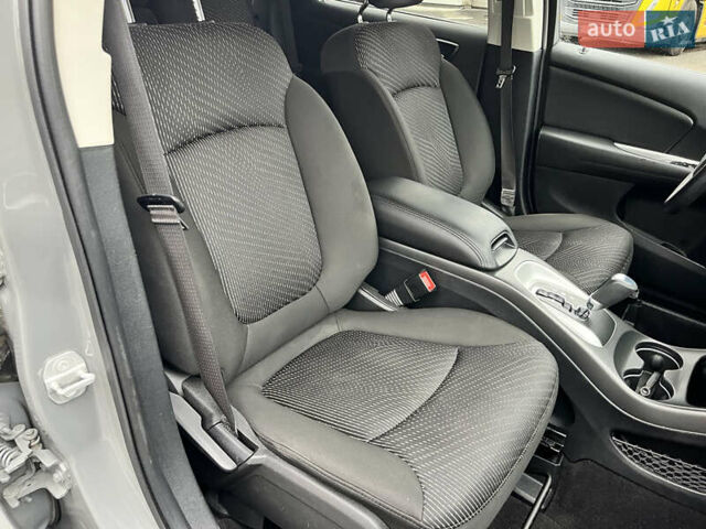 Серый Додж Джорни, объемом двигателя 2.36 л и пробегом 105 тыс. км за 13600 $, фото 33 на Automoto.ua