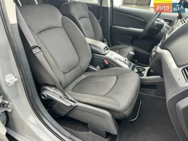 Серый Додж Джорни, объемом двигателя 2.36 л и пробегом 106 тыс. км за 13500 $, фото 41 на Automoto.ua