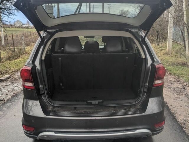 Серый Додж Джорни, объемом двигателя 2 л и пробегом 167 тыс. км за 12900 $, фото 4 на Automoto.ua