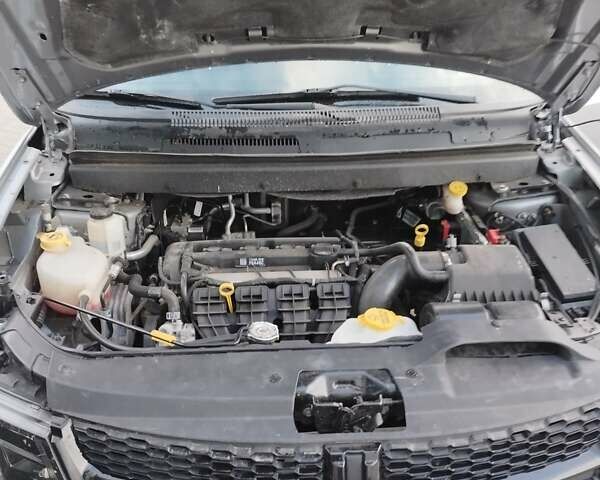 Серый Додж Джорни, объемом двигателя 2.36 л и пробегом 35 тыс. км за 13500 $, фото 2 на Automoto.ua
