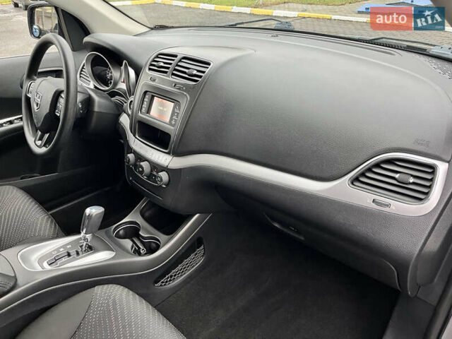 Серый Додж Джорни, объемом двигателя 2.36 л и пробегом 105 тыс. км за 13600 $, фото 38 на Automoto.ua