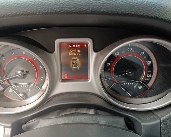 Серый Додж Джорни, объемом двигателя 2.36 л и пробегом 40 тыс. км за 14000 $, фото 9 на Automoto.ua