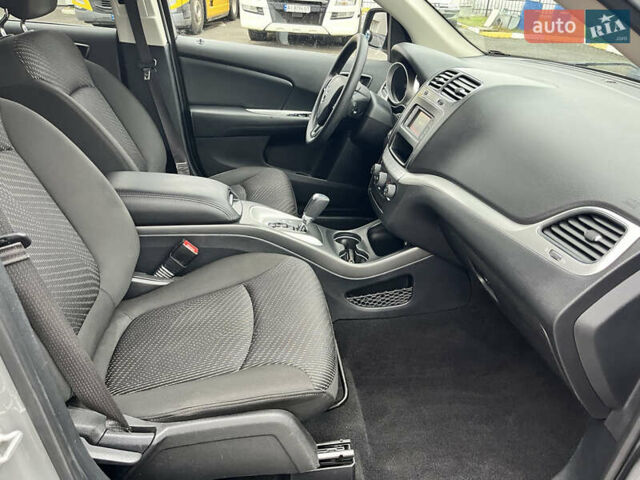 Серый Додж Джорни, объемом двигателя 2.36 л и пробегом 105 тыс. км за 13600 $, фото 37 на Automoto.ua