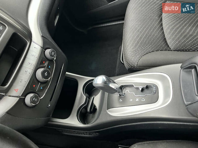 Серый Додж Джорни, объемом двигателя 2.36 л и пробегом 105 тыс. км за 13600 $, фото 25 на Automoto.ua