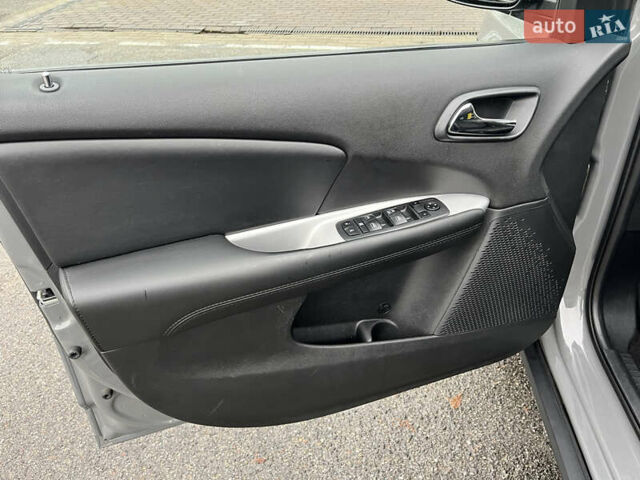 Серый Додж Джорни, объемом двигателя 2.36 л и пробегом 105 тыс. км за 13600 $, фото 29 на Automoto.ua