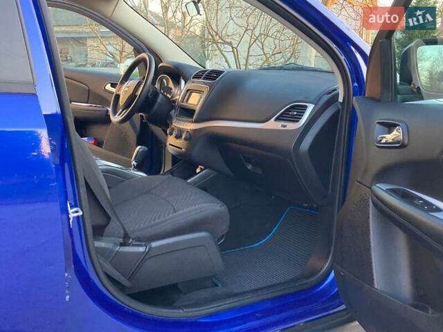 Синій Додж Джорні, об'ємом двигуна 2.4 л та пробігом 198 тис. км за 10200 $, фото 5 на Automoto.ua