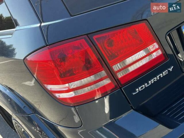 Синий Додж Джорни, объемом двигателя 2.36 л и пробегом 230 тыс. км за 9800 $, фото 5 на Automoto.ua