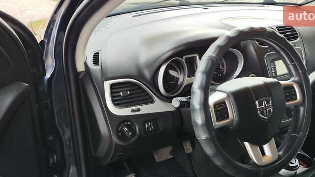 Синий Додж Джорни, объемом двигателя 3.61 л и пробегом 121 тыс. км за 11500 $, фото 2 на Automoto.ua