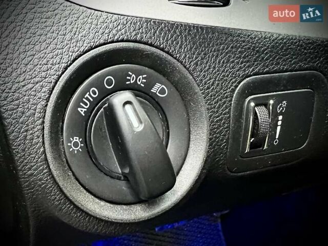 Синий Додж Джорни, объемом двигателя 2.36 л и пробегом 195 тыс. км за 11500 $, фото 48 на Automoto.ua