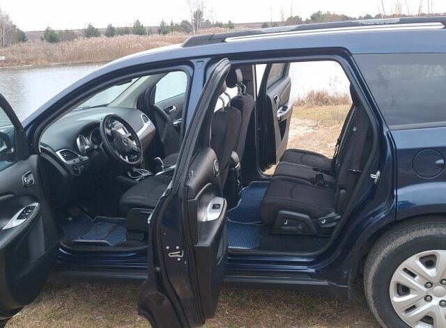 Синий Додж Джорни, объемом двигателя 0 л и пробегом 69 тыс. км за 12800 $, фото 5 на Automoto.ua