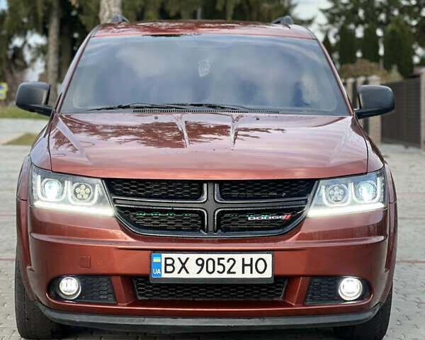 Оранжевый Додж Джорни, объемом двигателя 2.36 л и пробегом 160 тыс. км за 11000 $, фото 1 на Automoto.ua