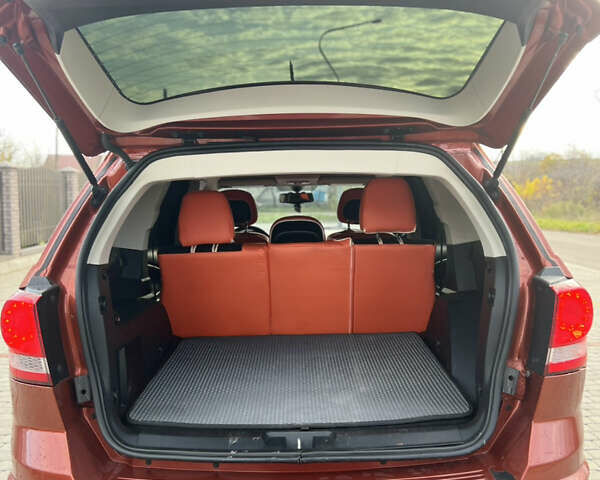 Оранжевый Додж Джорни, объемом двигателя 2.36 л и пробегом 160 тыс. км за 11000 $, фото 6 на Automoto.ua